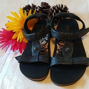 Aetrex Lori Adjustable Quarter Strap